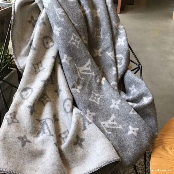 THROW CUSTOM GREY LV BLANKET 0818